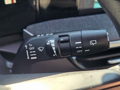 Used 2025 Nissan Kicks SV w/ Illumination Package image 40