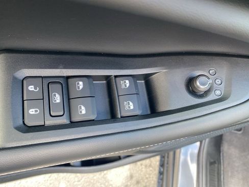 New 2025 Jeep Grand Cherokee Altitude image 10