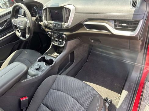 Used 2022 GMC Terrain SLE w/ Driver Convenience Package image 10
