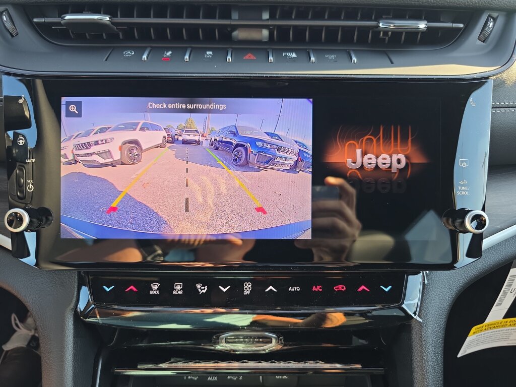 New 2026 Jeep Grand Cherokee Limited RWD image 9