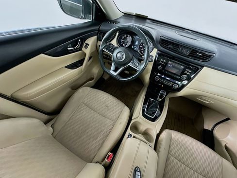 Used 2017 Nissan Rogue SV w/ Sun & Sound Touring Package image 9