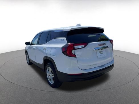 Used 2024 GMC Terrain SLE image 11