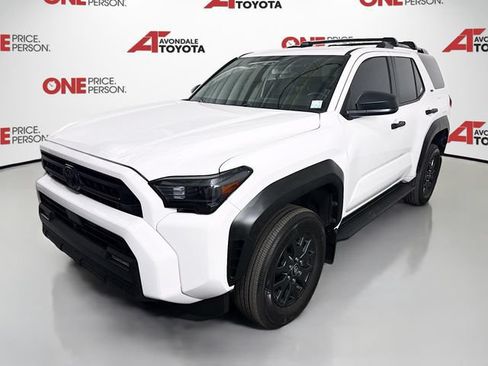 Used 2025 Toyota 4Runner SR5 AWD/4WD image 4