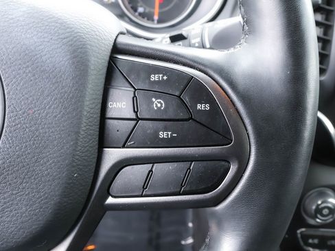 Used 2020 Jeep Cherokee Latitude Lux w/ Comfort/Convenience Group AWD/4WD image 19