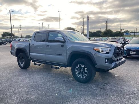 Used 2019 Toyota Tacoma TRD Off-Road AWD/4WD image 3