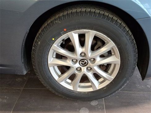 Used 2014 MAZDA MAZDA3 i Touring w/ Technology Package image 7