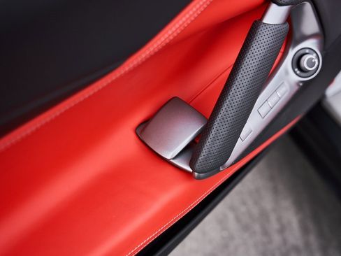 Used 2022 Ferrari 812 GTS image 39