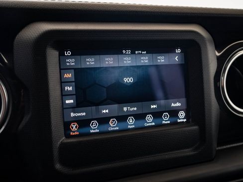 Used 2020 Jeep Wrangler Unlimited Sahara image 29