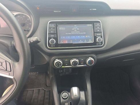 Used 2022 Nissan Kicks S FWD image 3