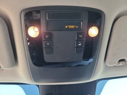 Used 2023 Kia Carnival LX FWD image 24