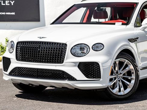 Used 2023 Bentley Bentayga Extended Wheelbase AWD/4WD image 8