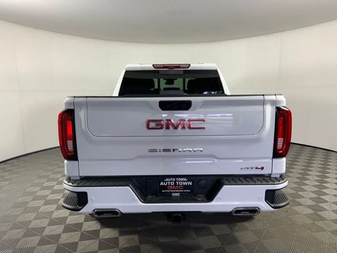 Used 2025 GMC Sierra 1500 AT4 w/ Technology Package AWD/4WD image 8