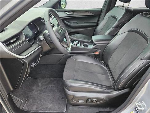 New 2025 Jeep Grand Cherokee L Altitude image 14