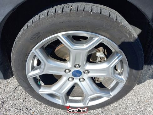 Used 2019 Ford Escape Titanium image 2