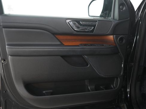 Used 2019 Lincoln Navigator Reserve AWD/4WD image 23