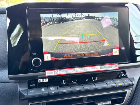 New 2026 Toyota Camry Hybrid FWD image 30