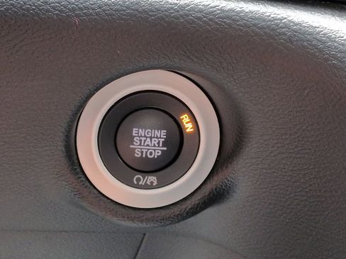 Used 2025 Chrysler Pacifica Select FWD image 25