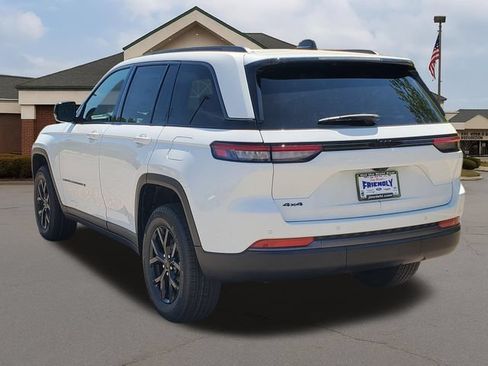 New 2026 Jeep Grand Cherokee Altitude AWD/4WD image 4
