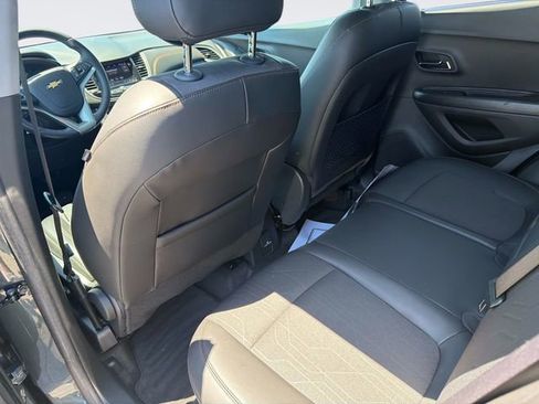 Used 2022 Chevrolet Trax LT w/ LT Convenience Package AWD/4WD image 15