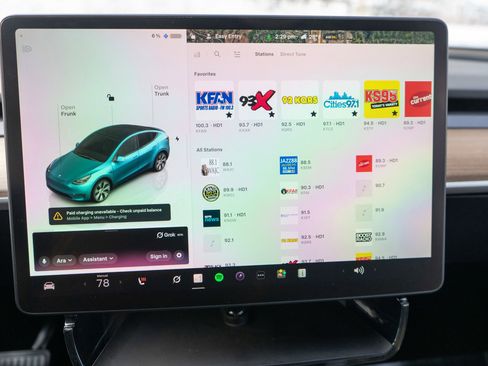 Used 2024 Tesla Model Y Long Range image 17