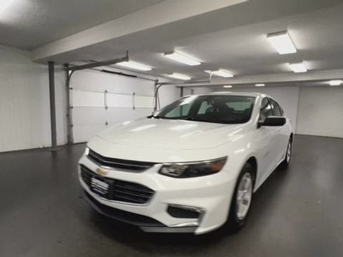 Certified 2017 Chevrolet Malibu LS FWD image 4