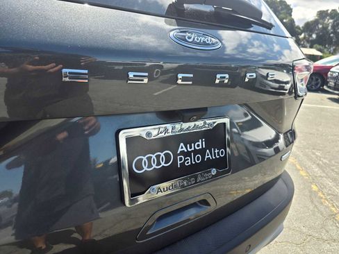 Used 2020 Ford Escape Titanium w/ Titanium Premium Package 2.0 image 16