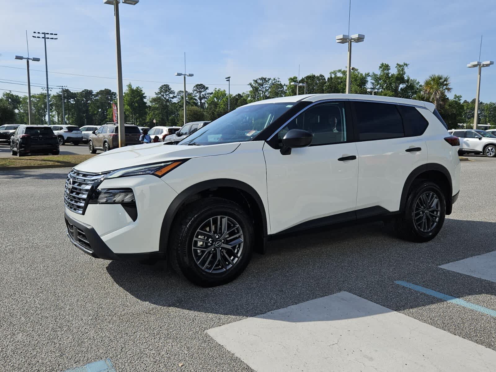 Used 2025 Nissan Rogue S FWD image 2