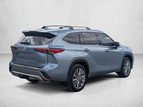 Used 2022 Toyota Highlander Platinum AWD/4WD image 5