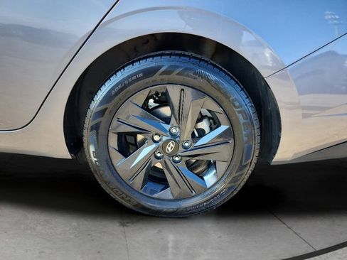 Used 2023 Hyundai Elantra SEL image 28