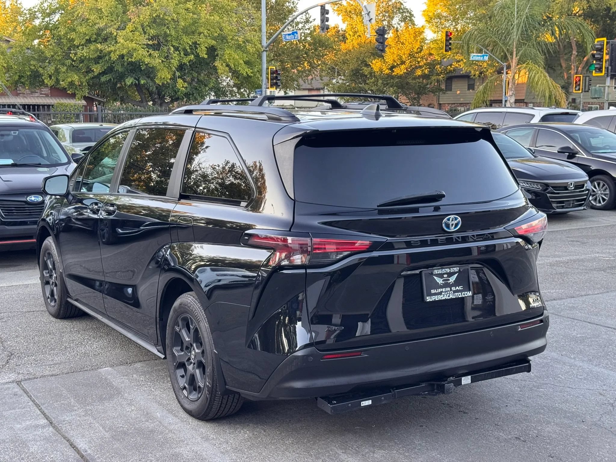 Used 2025 Toyota Sienna XLE Woodland Edition AWD/4WD image 4