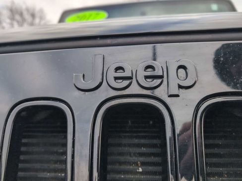 Used 2017 Jeep Wrangler Unlimited Sahara image 27