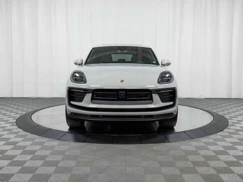 Used 2025 Porsche Macan image 10