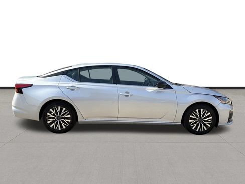 Used 2024 Nissan Altima 2.5 SV FWD image 4