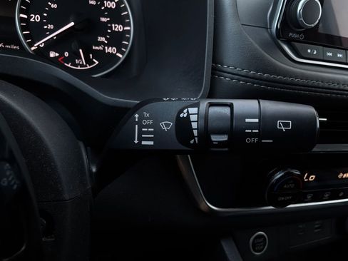 Used 2023 Nissan Rogue SV AWD/4WD image 36