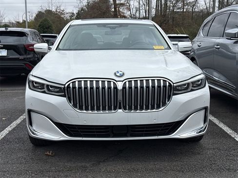 Used 2022 BMW 740i xDrive w/ Premium Package image 2