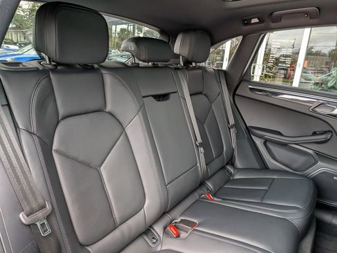 Used 2025 Porsche Macan image 24