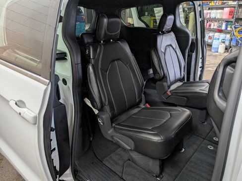 New 2026 Chrysler Pacifica Select image 15