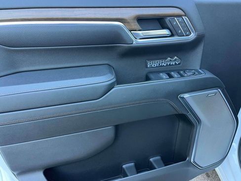 Certified 2023 Chevrolet Silverado 1500 High Country w/ Technology Package AWD/4WD image 24
