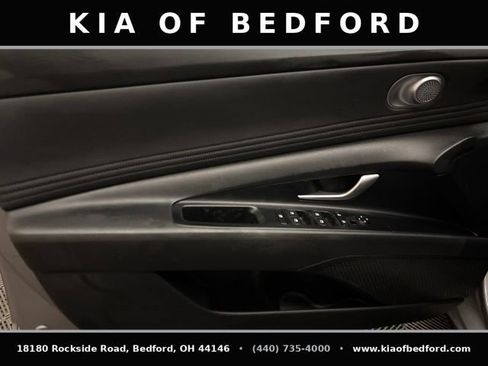 Used 2025 Hyundai Elantra SEL FWD image 12