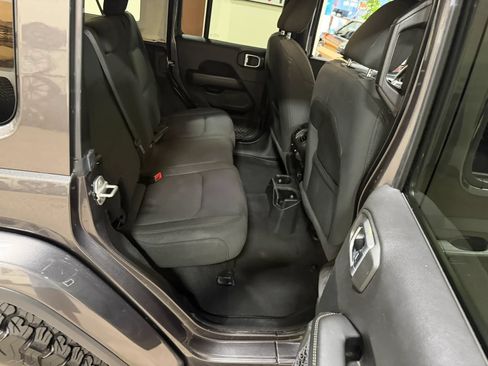 Used 2020 Jeep Wrangler Unlimited Sahara w/ Uconnect 4C Nav & Sound Group AWD/4WD image 34