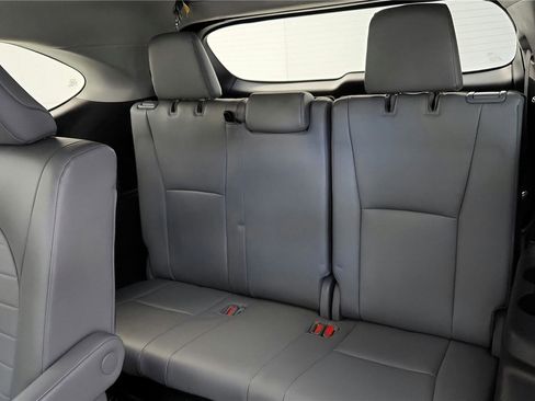 Certified 2022 Toyota Highlander XLE image 34