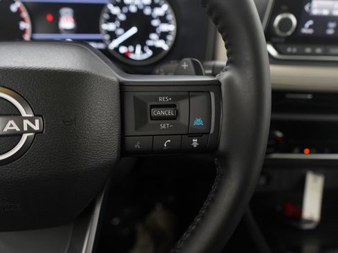 Used 2025 Nissan Rogue SV w/ SV Premium Package image 28