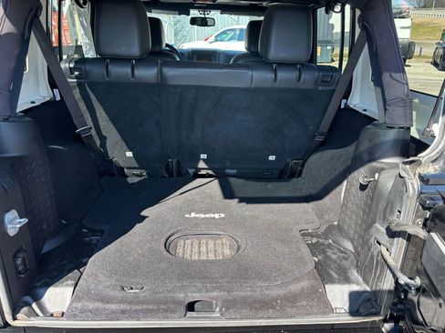 Used 2015 Jeep Wrangler Unlimited Sahara AWD/4WD image 11