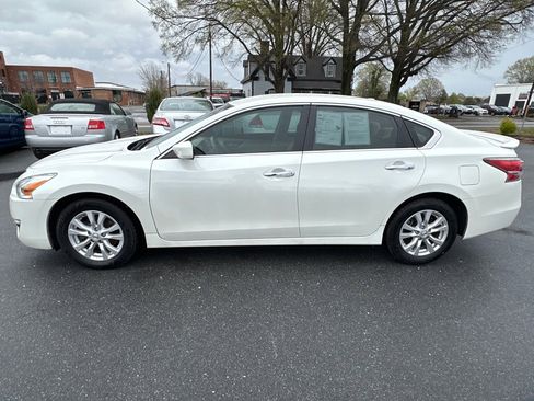 Used 2014 Nissan Altima 2.5 S w/ Sport Value Package image 2