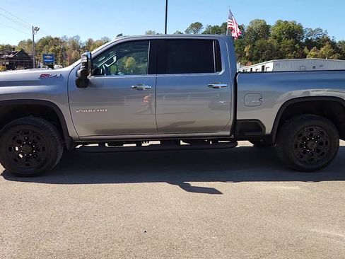 Used 2024 Chevrolet Silverado 2500 LTZ w/ LTZ Convenience Package image 6