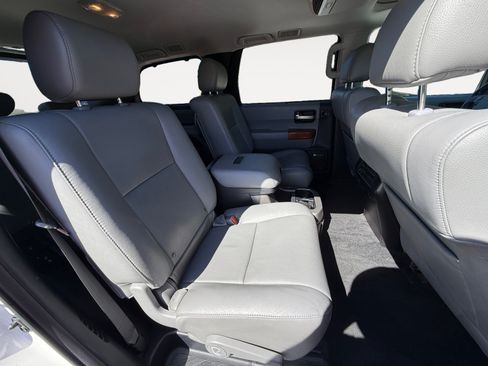 Used 2018 Toyota Sequoia Platinum AWD/4WD image 18