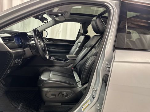 Used 2022 Jeep Grand Cherokee Limited AWD/4WD image 3