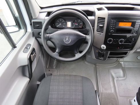 Used 2016 Mercedes-Benz Sprinter 2500 image 8