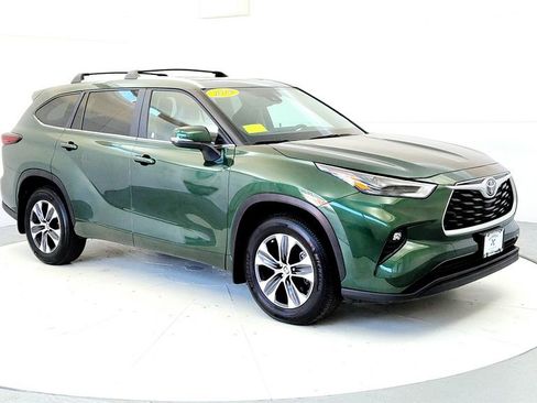 Certified 2024 Toyota Highlander XLE AWD/4WD image 7