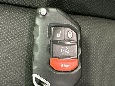 Used 2021 Jeep Gladiator Sport image 16